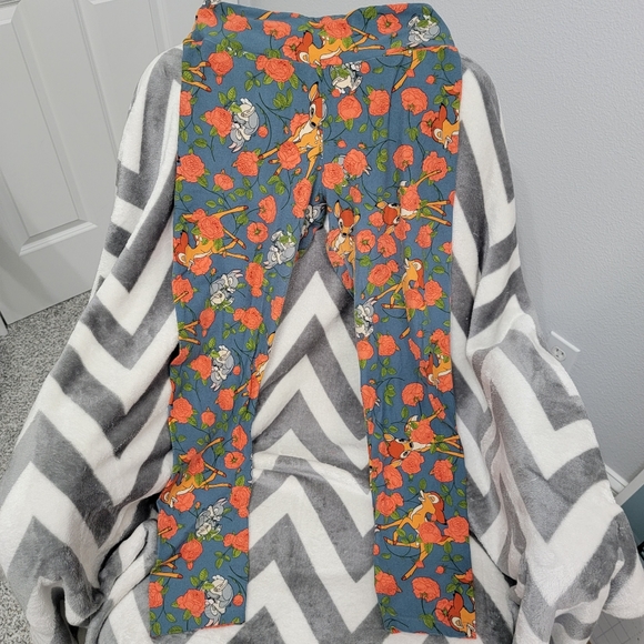 Lularoe Disney Bambi and Thumper Rose Leggings One Size - Picture 2 of 6